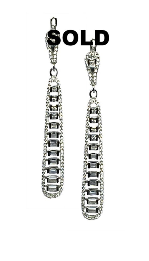 BAQUETTE ELEGANT DANGLE